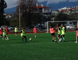 Gökhan Acar’dan Kadın Futbola Önemli Adım: Edremit Anka Kadın Futbol Kulübü Kuruldu