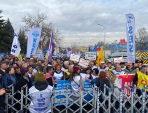 KESK’ten bakanlık önünde vergi adaleti ve emeklilik protestosu